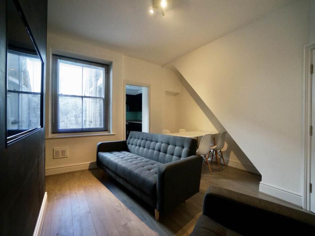 Lounge1.jpg