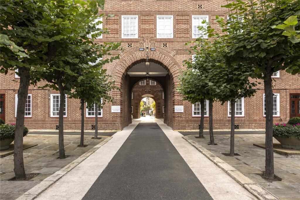 Swan Court