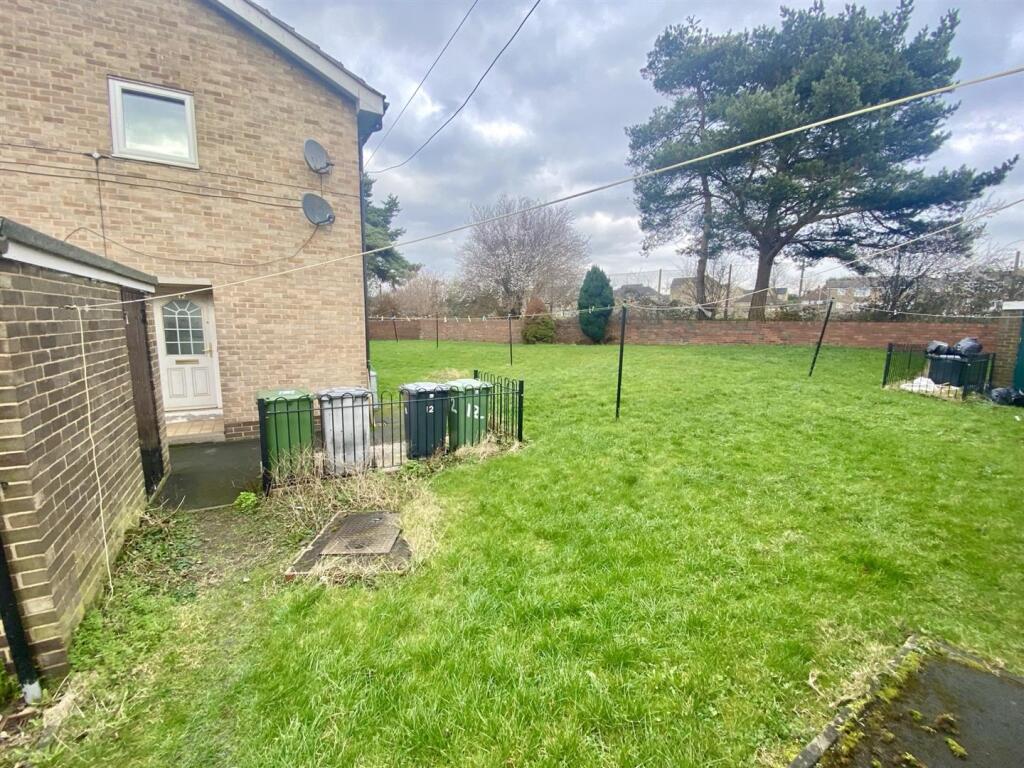 Bramleys Estate Agents - Green Close - Dewsbury (5