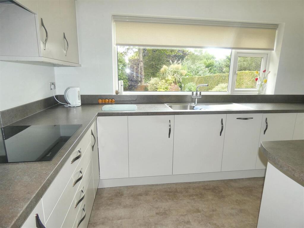 P1080744 (Large).jpg