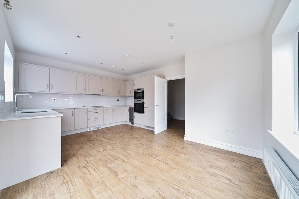 1302116-14-683f27...