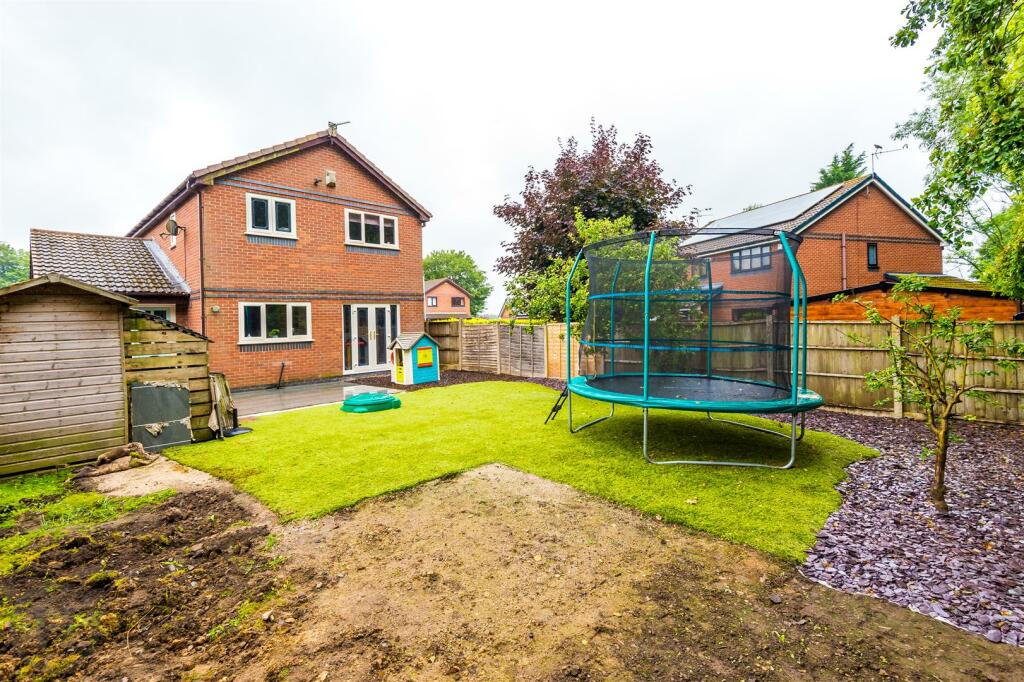 Rear Garden (2).jpg