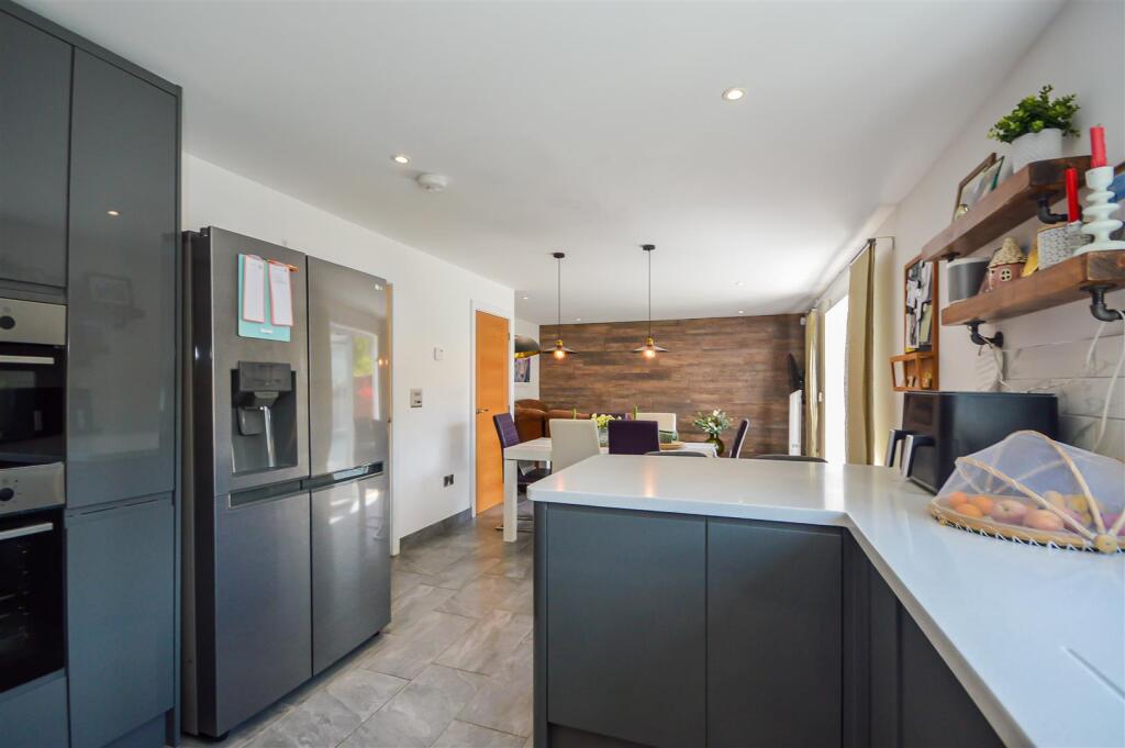 KITCHEN/DINER/LOUNGE