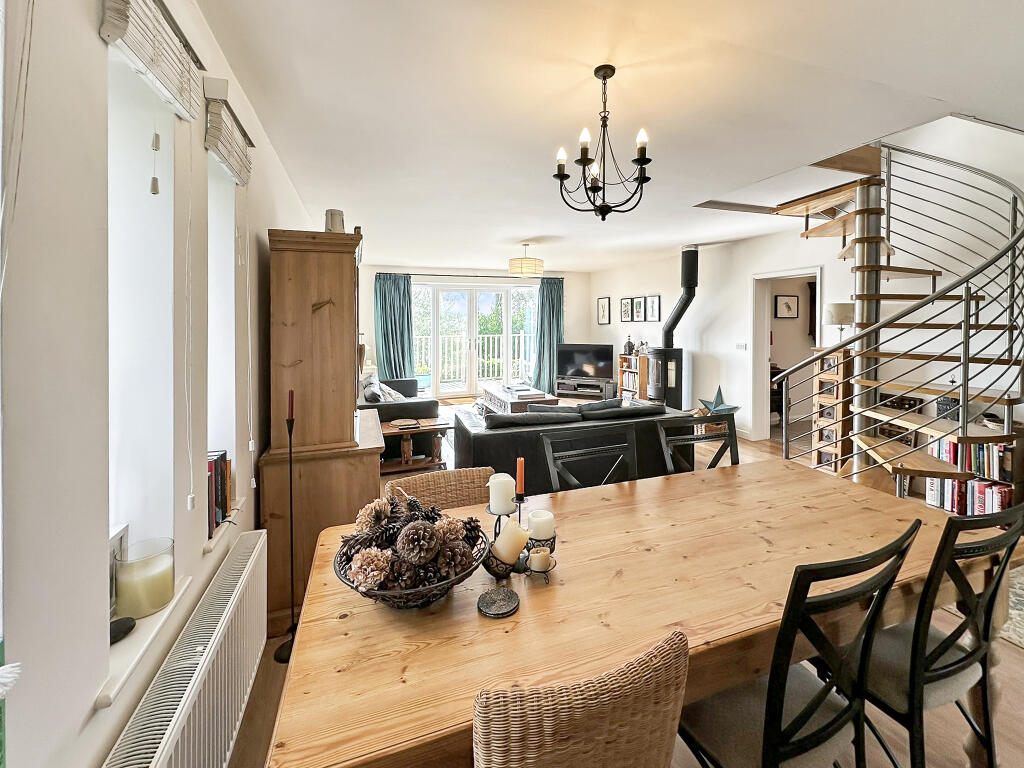 Open Plan Living/Dining Area