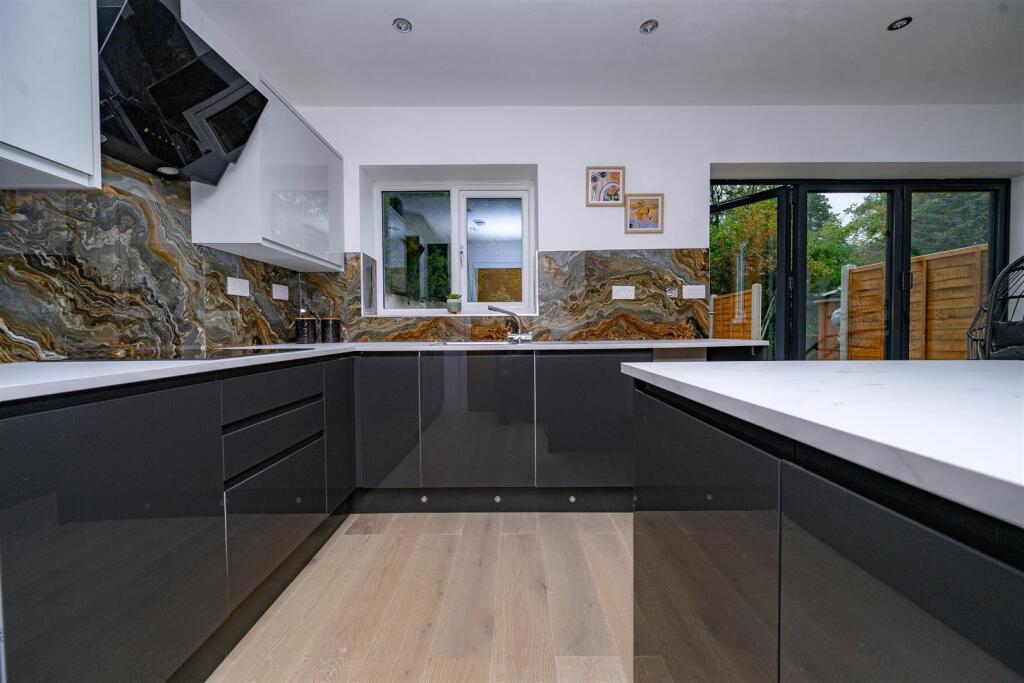 Kitchen/ Dining Room