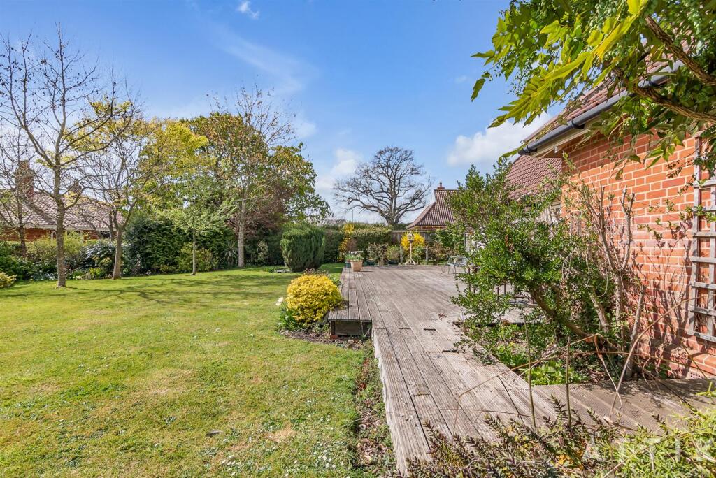 2 Hanbury Close, Halesworth IP19 8DG (48).jpg