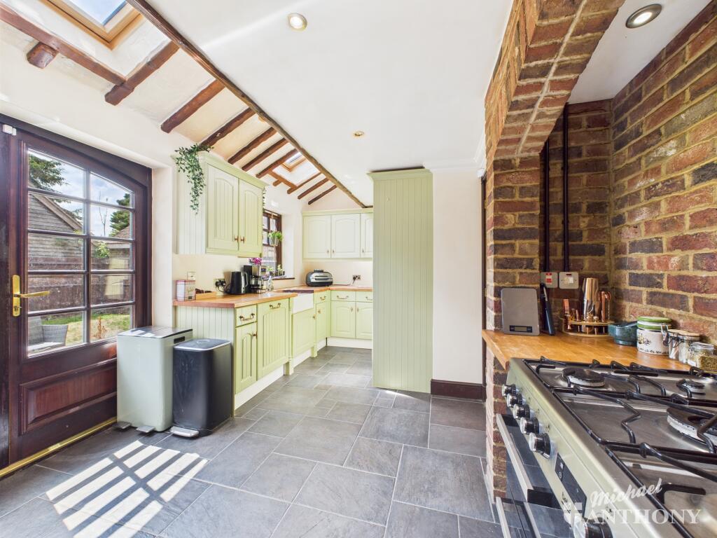 CAM02773G0-PR0326-STILL003