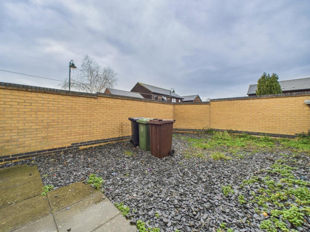 CAM01909G0-PR0417-STILL018