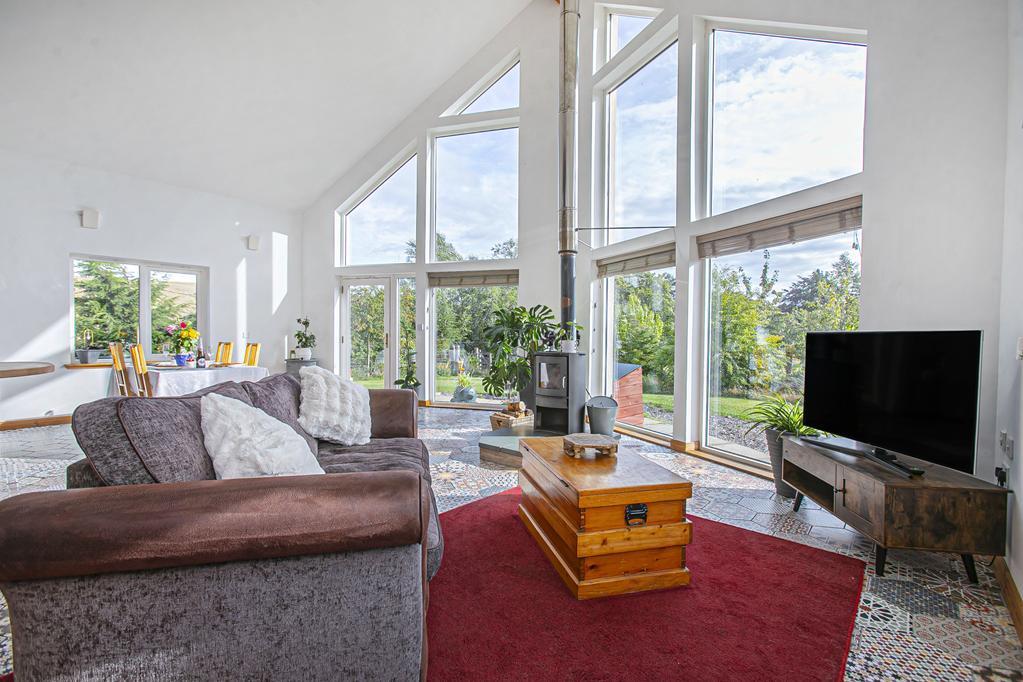 LOUNGE AREA