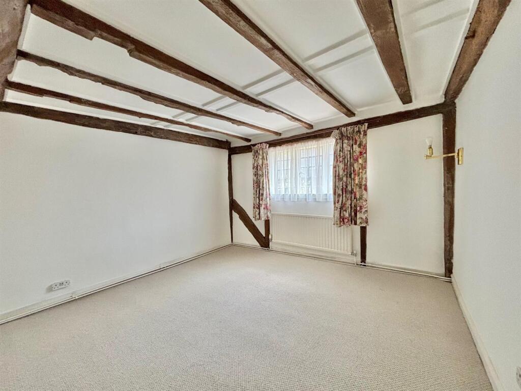 Bedroom 1.jpg