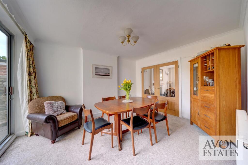 19 Collinsfield dining room .jpg