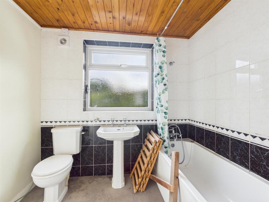 174 London Road Photos (4).jpg