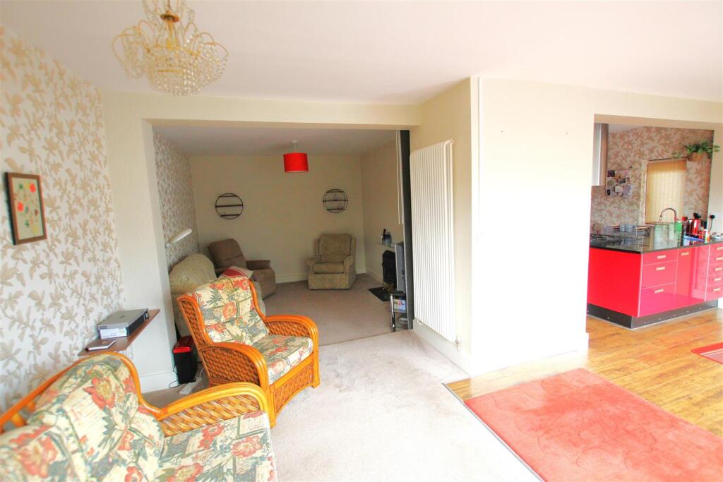 OPEN PLAN LIVING DINING KITCHEN