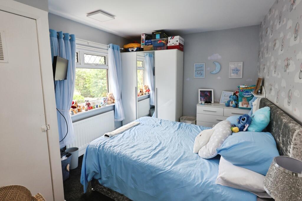pbox-bedroom-315039.JPG