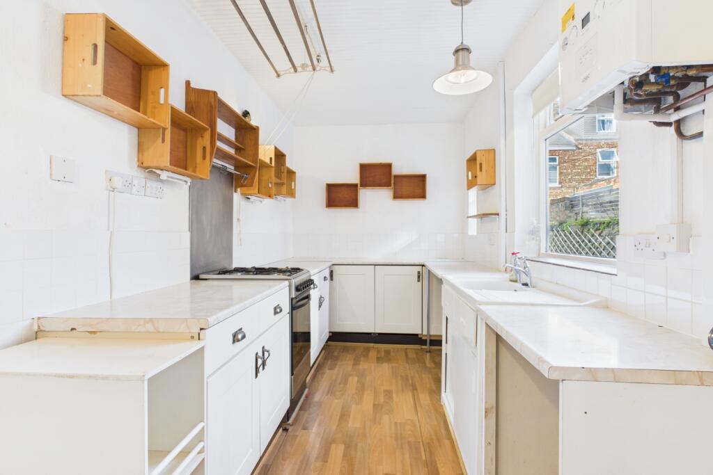 CAM03162G0-PR0247-STILL004