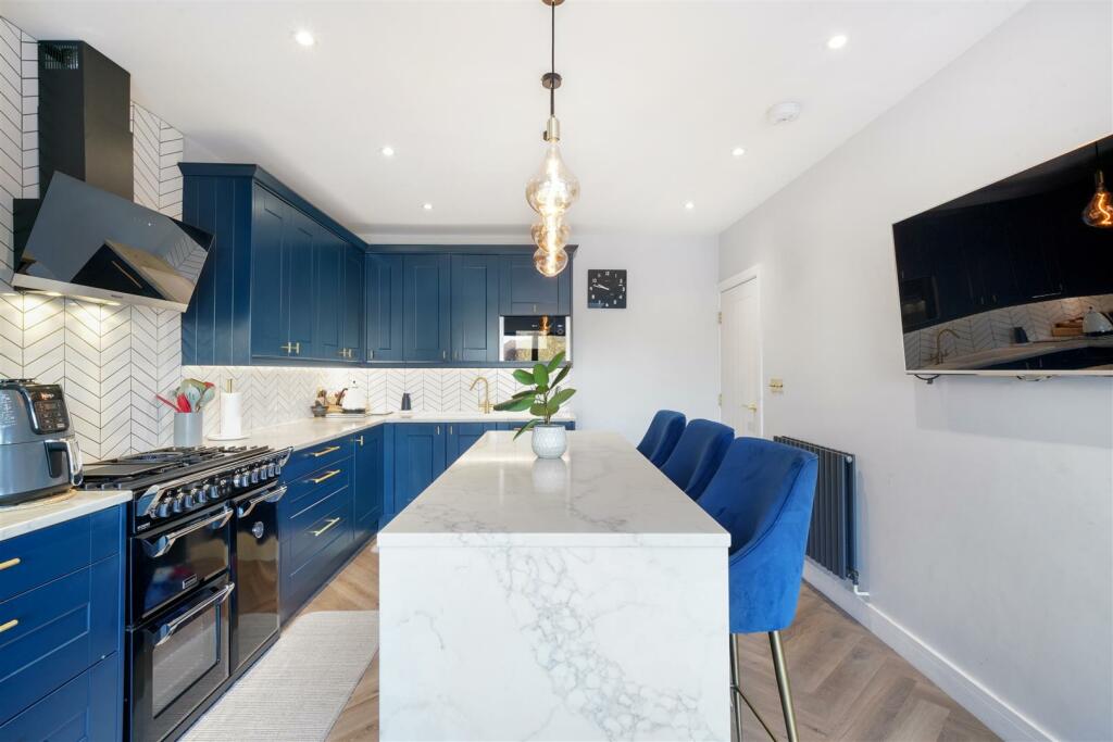 KItchen Diner Rear Aspect.jpg