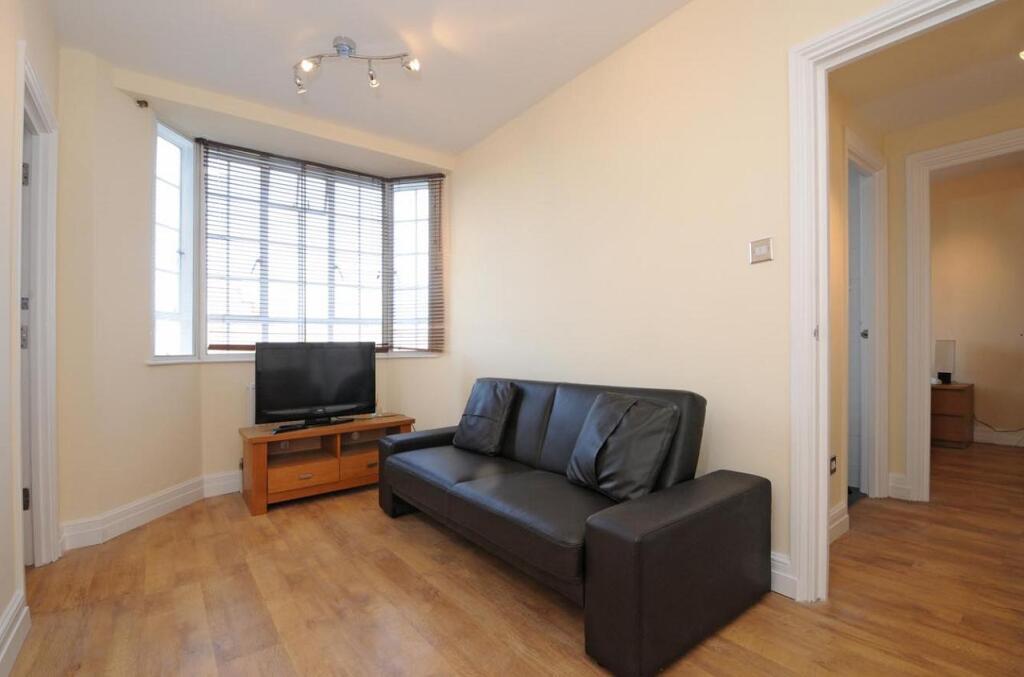 Sitting room - wide