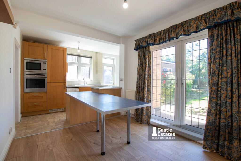 Kitchen &amp; Dining