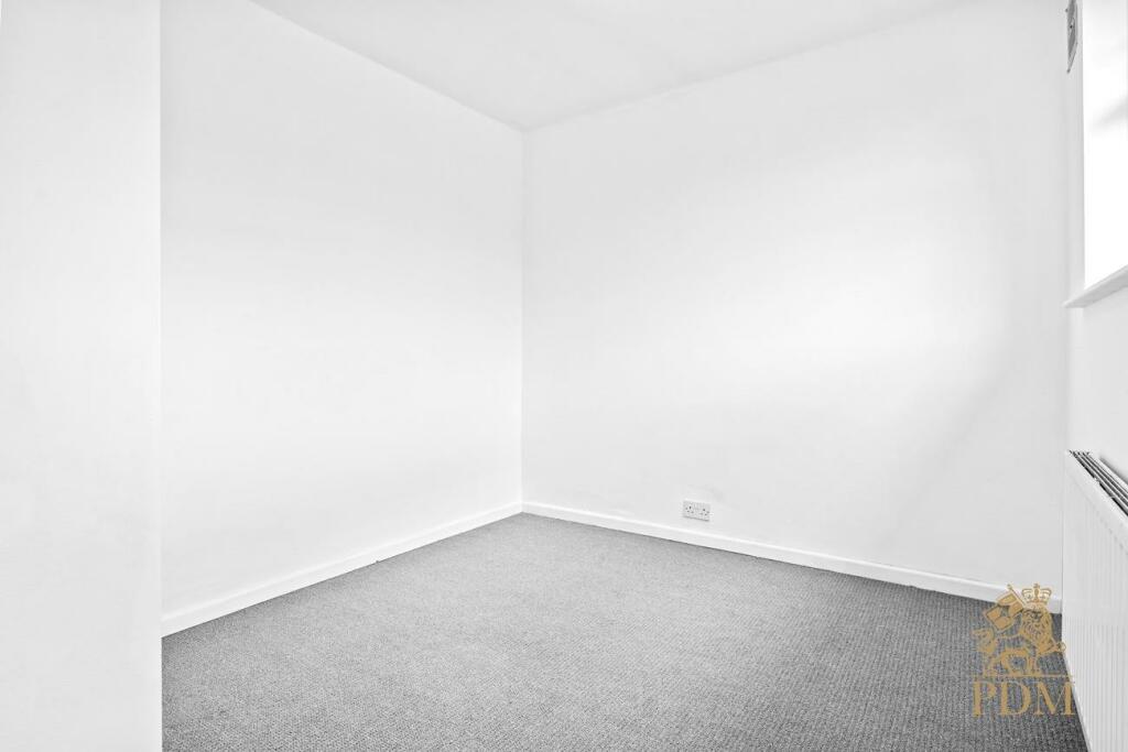 38 Russell Drive Wollaton Nottingham NG8 2BH