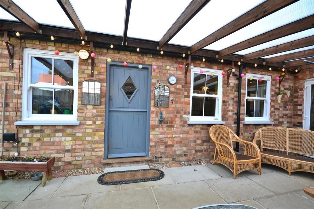 patio_01.JPG
