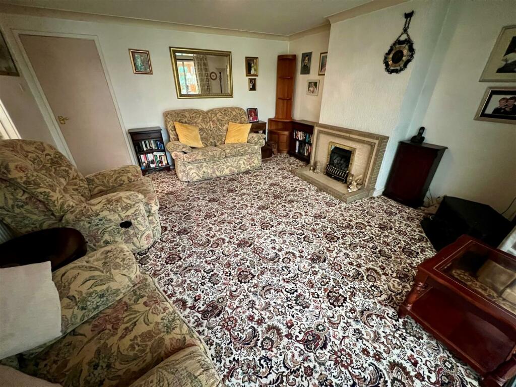 AR82 Lounge2.jpg