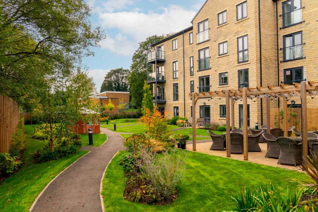 Whitelock Grange, Bingley - Communal Gardens