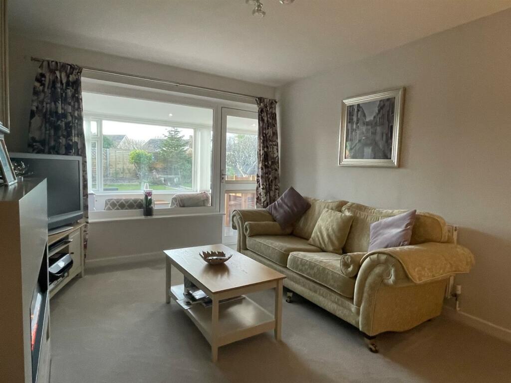 Lounge2.jpg