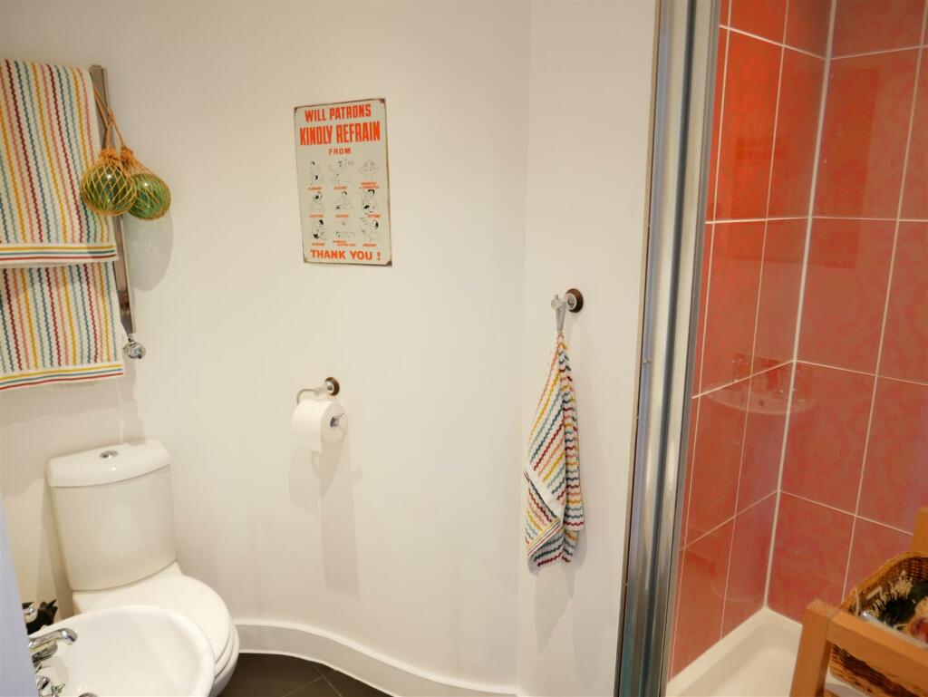 SHOWER ROOM
