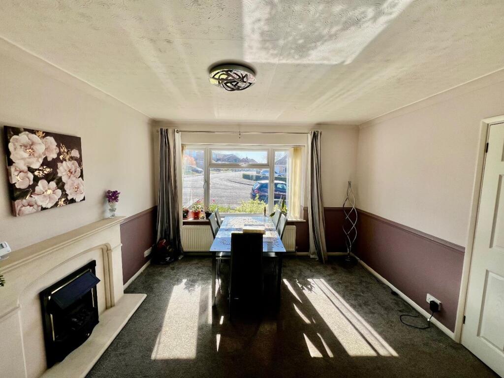 Lounge/Dining Room