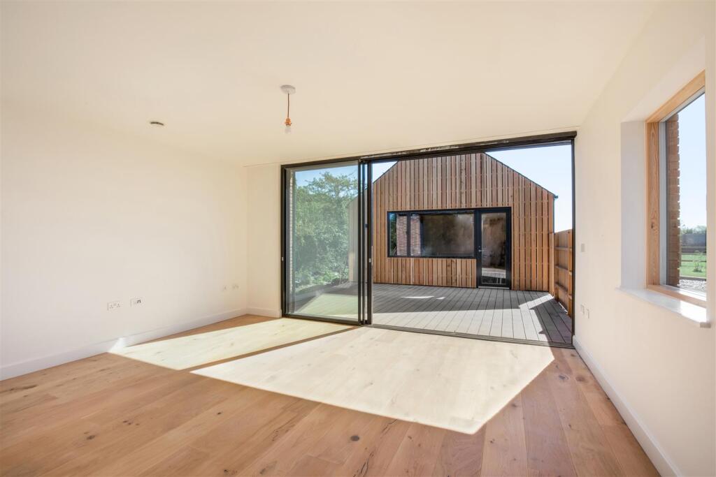 2 Loxley Stables (interior) (24).jpg