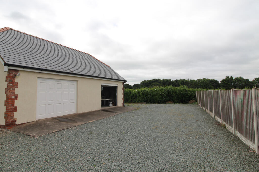 garage&amp; games room