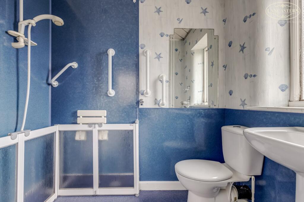 En Suite to Bedroom 2