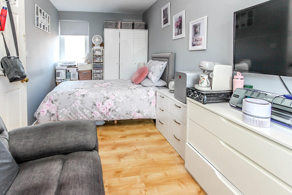 Bedroom/Family Ro...