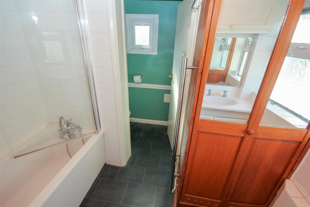 Bathroom.jpg