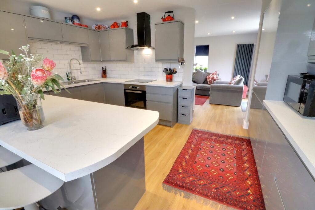 KITCHEN/BREAKFAST ROOM