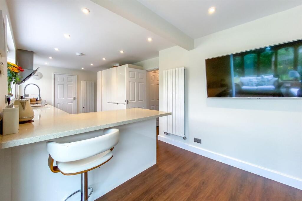 Open plan Breakfast Kitchen