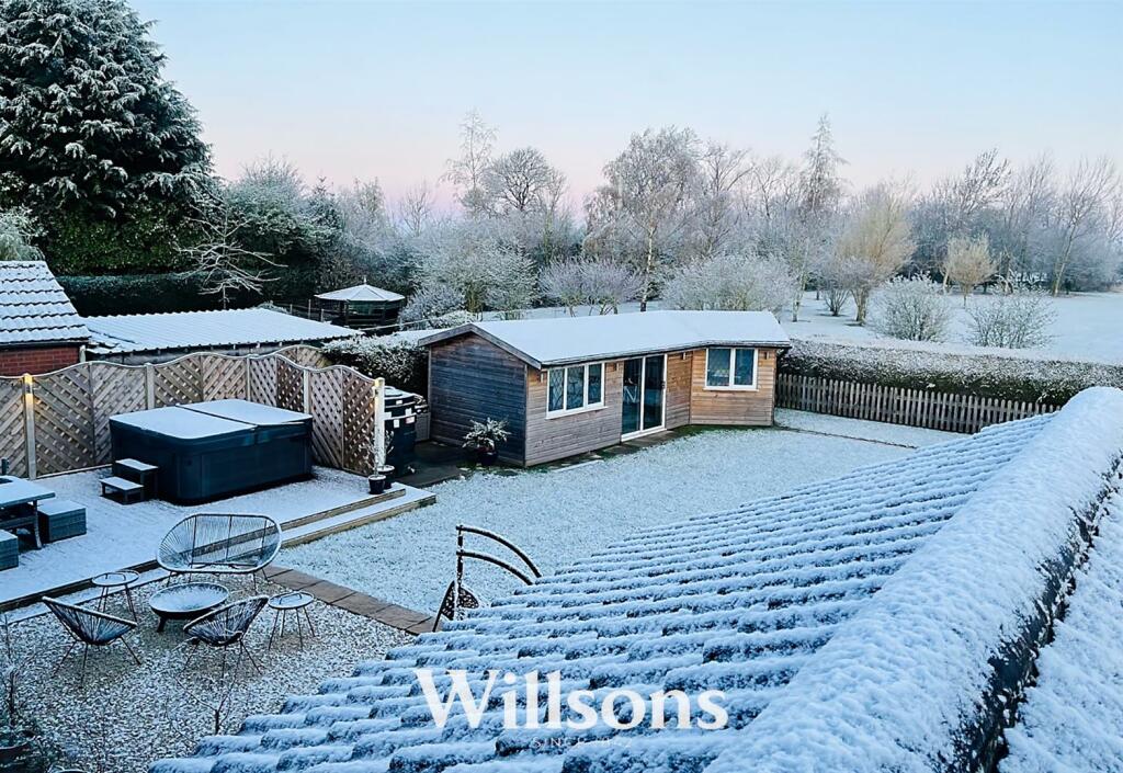 rear garden in winter.jpg