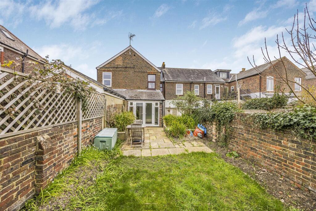 Garden Flat, 92 North Street, Emsworth-PorticoMark