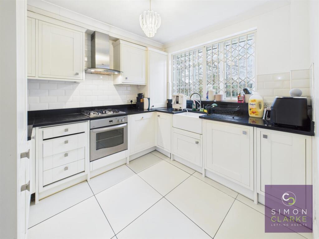 Swan Lane, Whetstone, N20