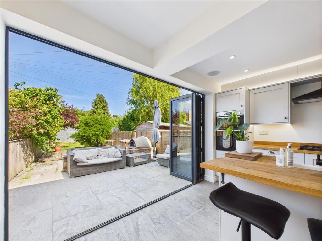 KITCHEN/BREAKFAST ROOM