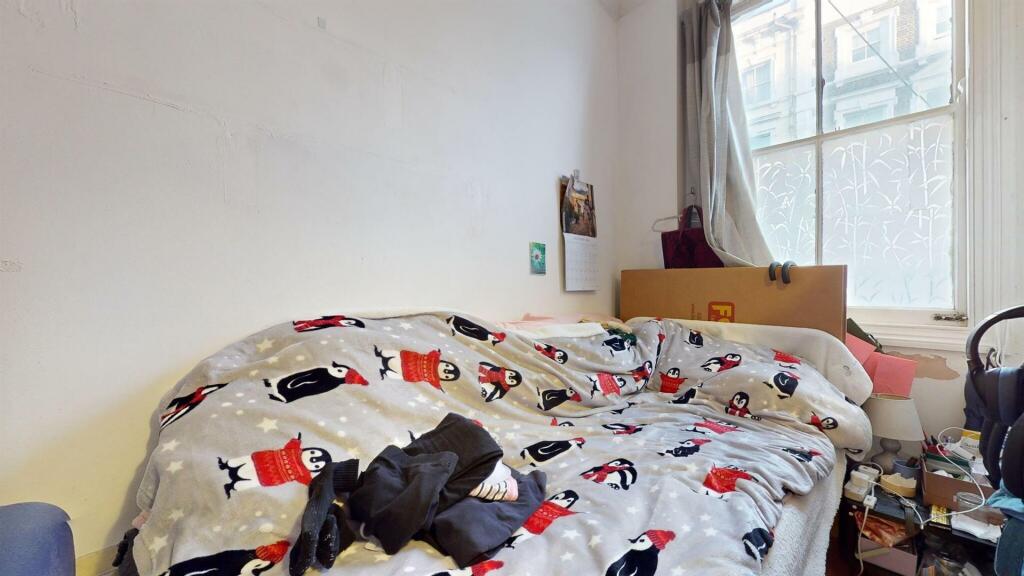 Flat A, 5HogarthPlacebedroom1.2.jpg