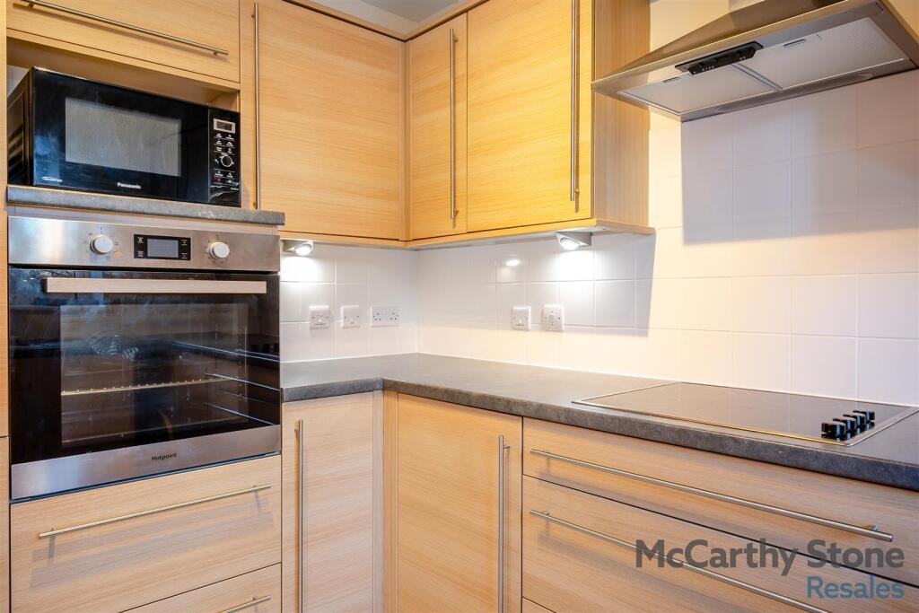 8633915-interior31.jpg