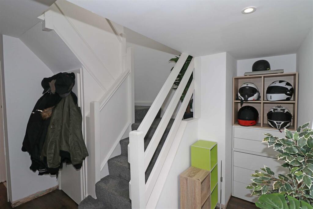 16 Vine corridor.jpg