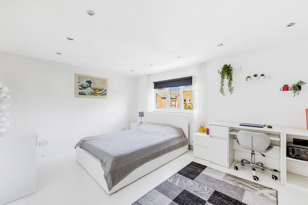 Creighton Road (1...