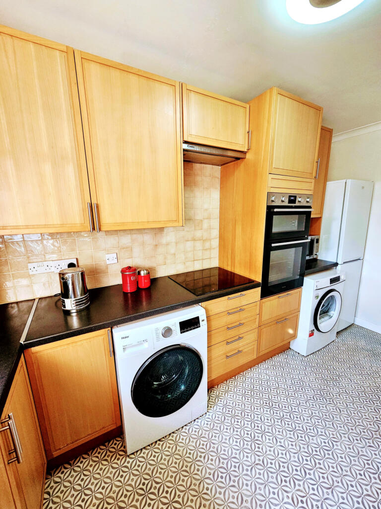 2 BEDROOM FLAT