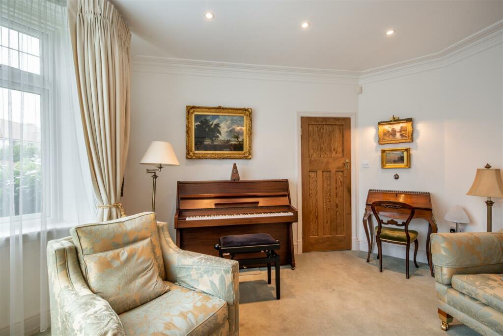 8602458-interior18.jpg