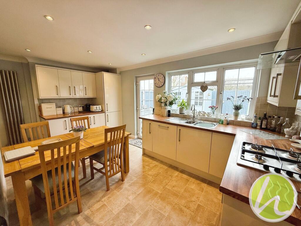 Kitchen/ Dining Area