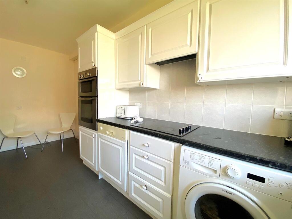 7 Tobago - Kitchen1.jpg