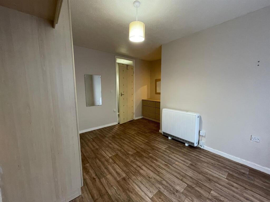 Bedroom other aspect.jpg