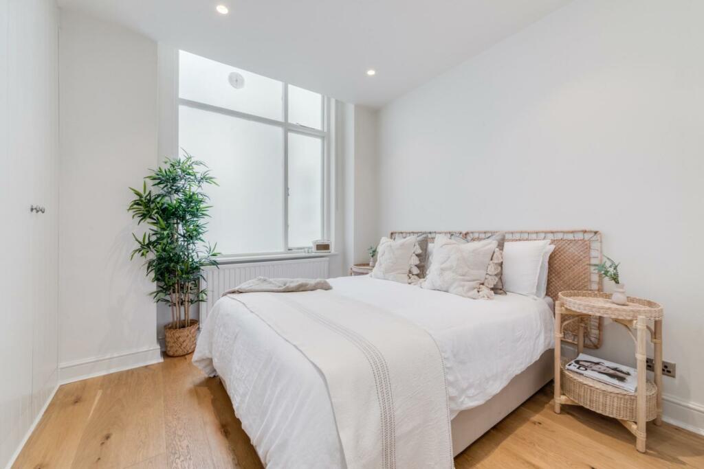 BEDROOM 1 a.jpg